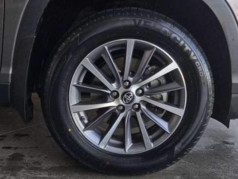 Certified 2019 Toyota Highlander XLE image 5