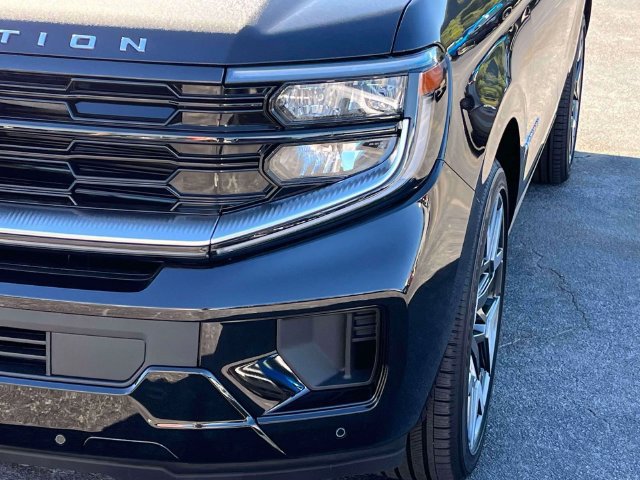 New 2027 Ford Expedition Platinum w/ Platinum Ultimate Package AWD/4WD image 9
