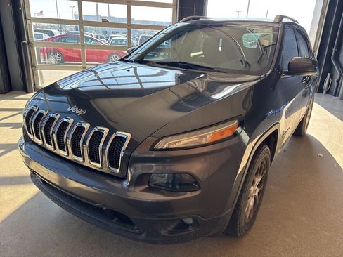Used 2016 Jeep Cherokee Latitude w/ Cold Weather Group image 6
