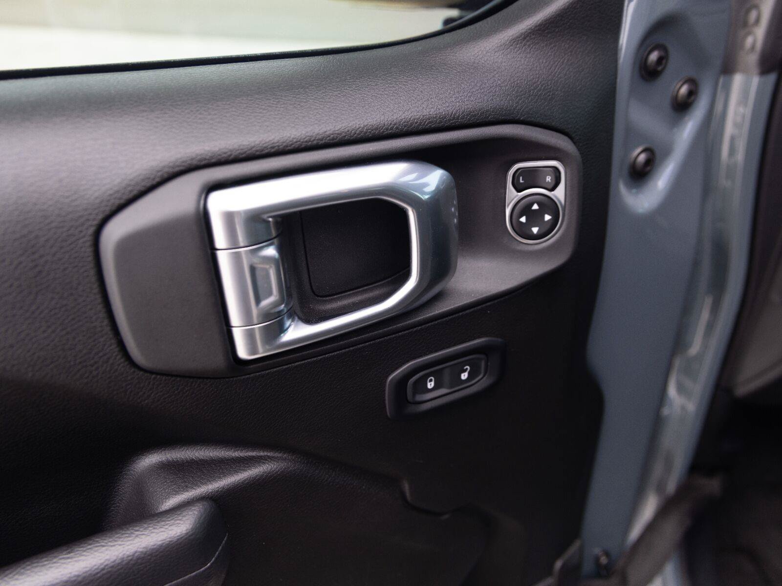 Used 2024 Jeep Wrangler Unlimited Sport AWD/4WD image 19