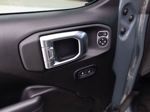 Used 2024 Jeep Wrangler Unlimited Sport AWD/4WD image 19
