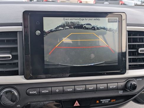 Used 2025 Hyundai Venue Limited FWD image 22