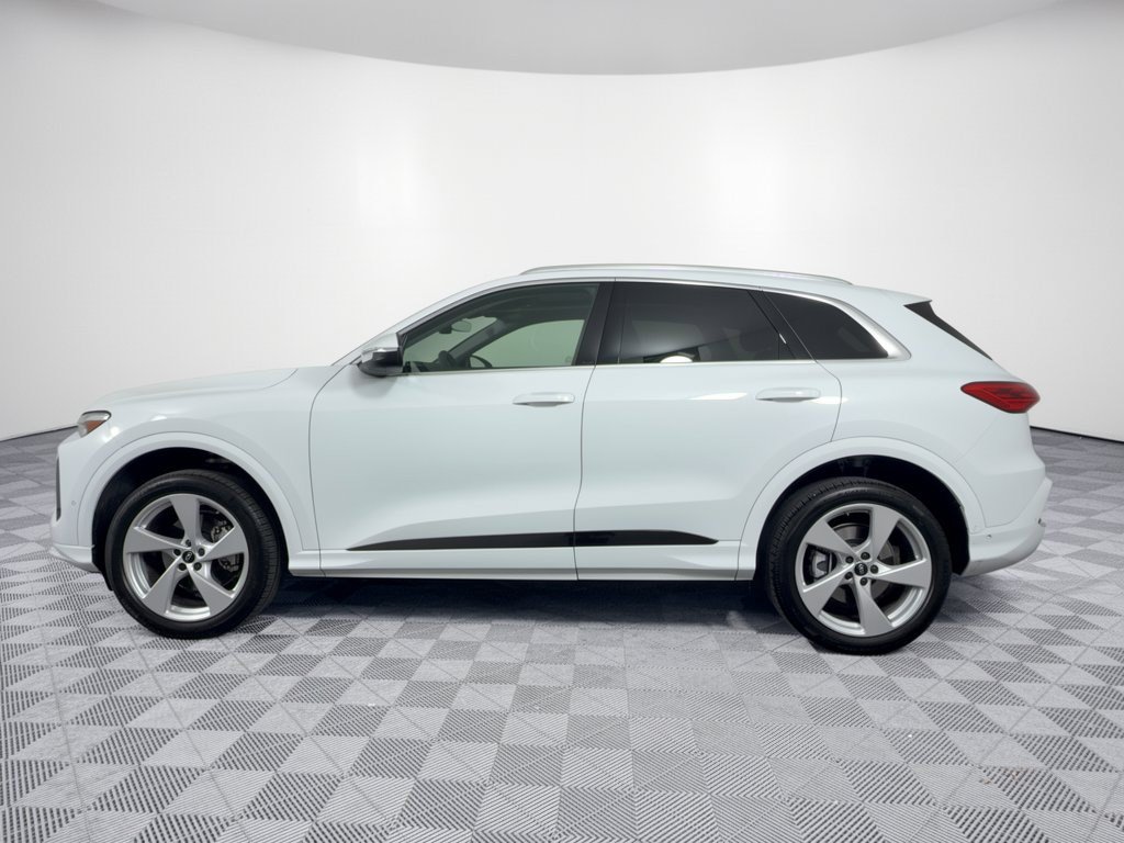 Certified 2026 Audi Q5 Premium AWD/4WD image 2