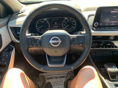 Used 2025 Nissan Rogue SV FWD image 10