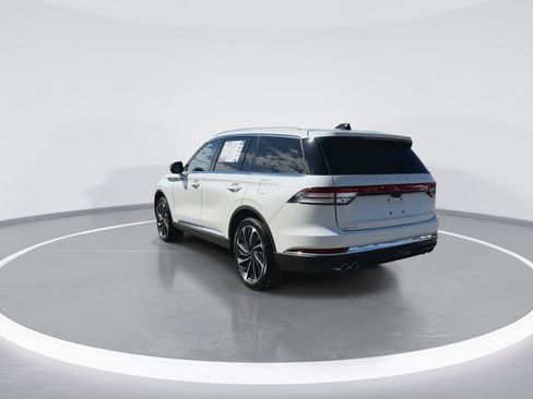 Used 2025 Lincoln Aviator Reserve AWD/4WD image 6