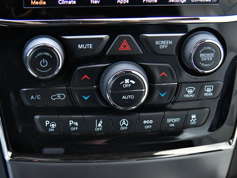 Used 2020 Jeep Grand Cherokee Limited X image 28