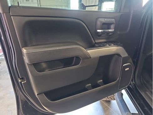 Used 2017 Chevrolet Silverado 1500 LTZ Z71 w/ LTZ Plus Package image 19