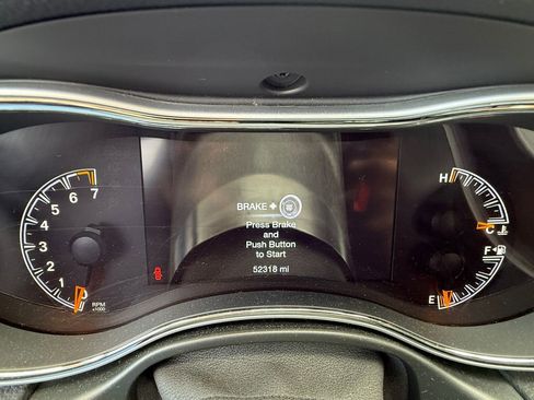 Used 2021 Jeep Grand Cherokee Altitude AWD/4WD image 20