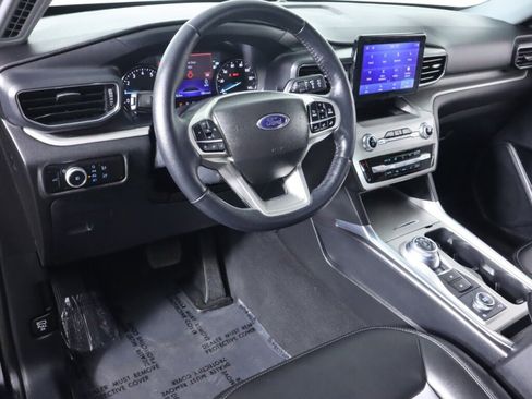Used 2023 Ford Explorer XLT w/ Equipment Group 202A image 9