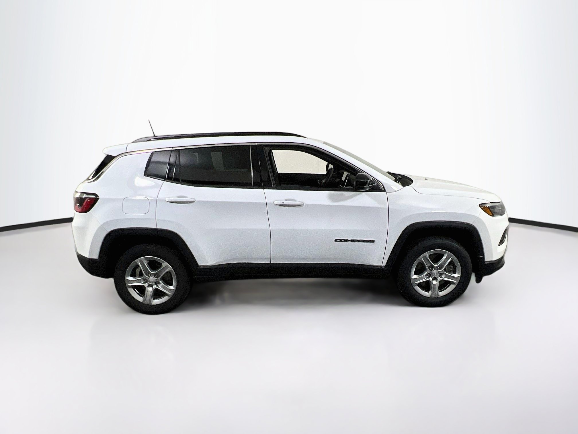 Used 2023 Jeep Compass Latitude w/ Convenience Group AWD/4WD image 4