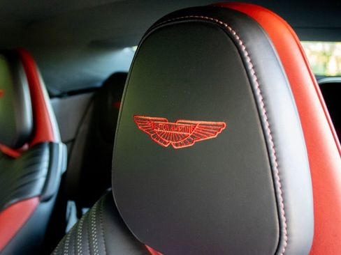 Used 2022 Aston Martin DB11 Volante image 9