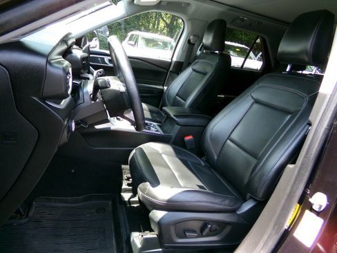Used 2023 Ford Explorer XLT w/ Equipment Group 202A AWD/4WD image 13
