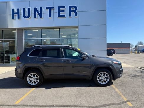 Used 2016 Jeep Cherokee Latitude w/ Safety/Convenience Group image 35
