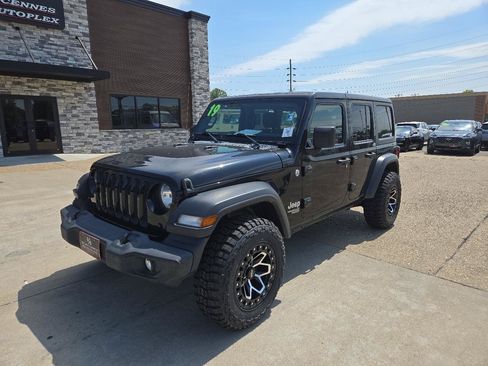 Used 2019 Jeep Wrangler Unlimited Sport S AWD/4WD image 2