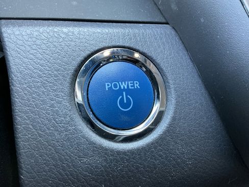 Used 2022 Toyota Camry XLE FWD image 28