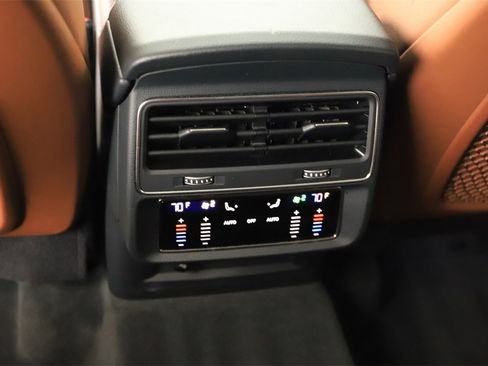 Used 2021 Audi Q8 Premium Plus image 22