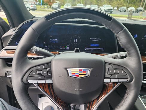 Used 2023 Cadillac Escalade Premium Luxury image 16