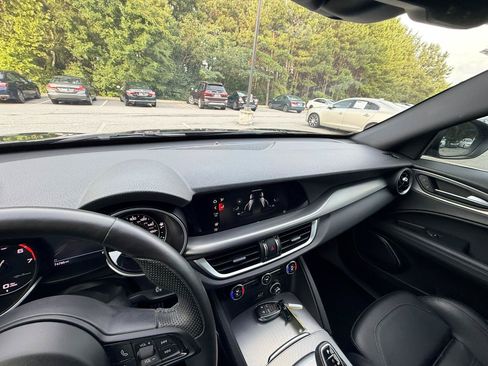 Used 2022 Alfa Romeo Stelvio Veloce AWD/4WD image 25
