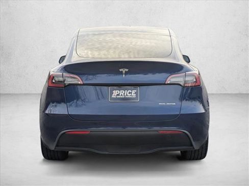 Used 2022 Tesla Model Y Long Range image 7