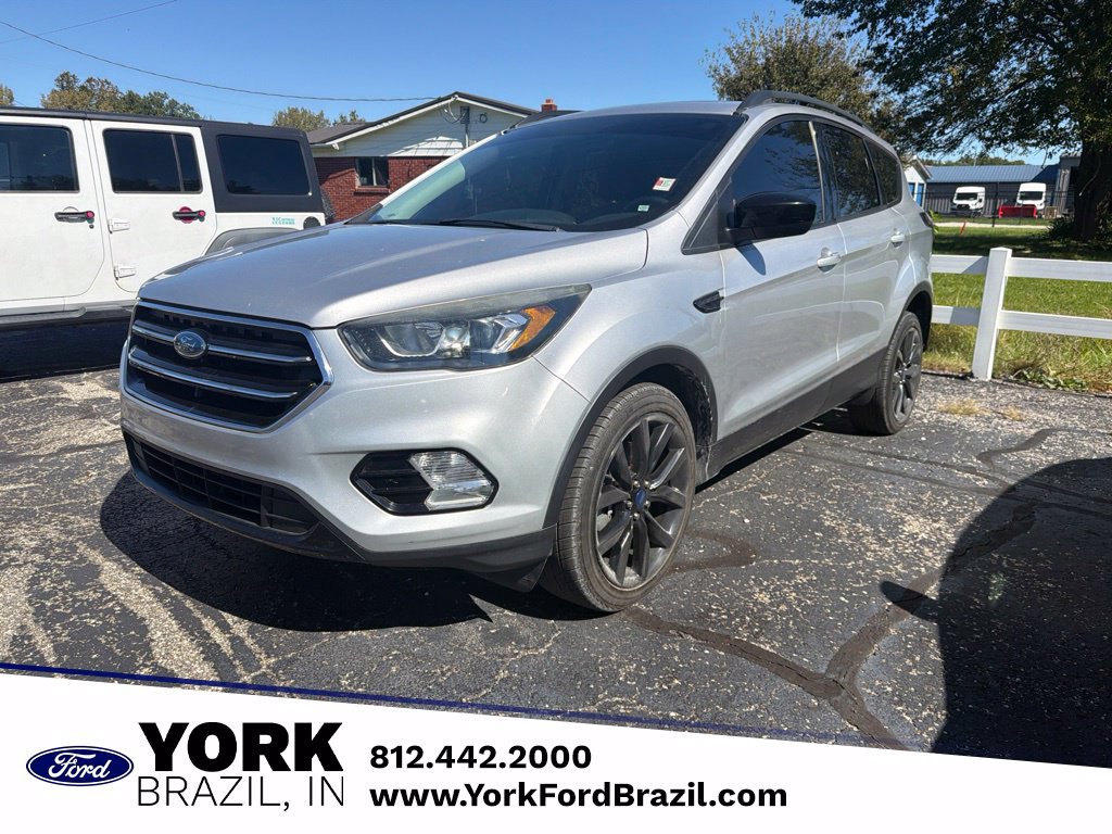 Used 2017 Ford Escape SE w/ Equipment Group 201A AWD/4WD image 1