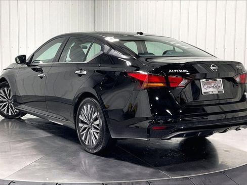 Used 2025 Nissan Altima 2.5 SV image 12