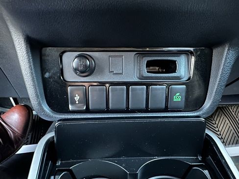 Used 2020 Mitsubishi Outlander SE image 22