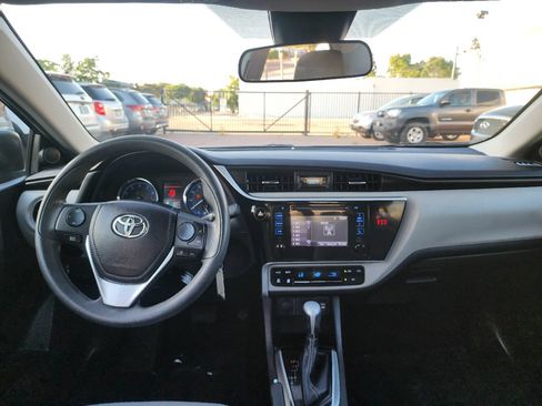Used 2018 Toyota Corolla LE FWD image 14