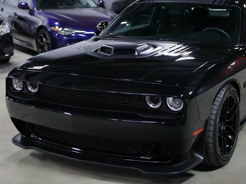 Used 2016 Dodge Challenger R/T image 6