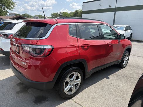 Used 2023 Jeep Compass Latitude w/ Convenience Group AWD/4WD image 7