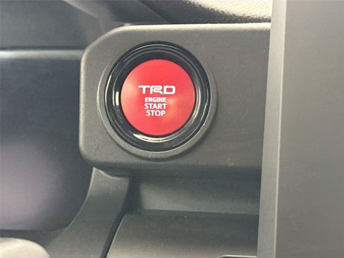 Certified 2024 Toyota Tacoma TRD Off-Road AWD/4WD image 21