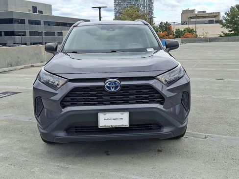 Used 2020 Toyota RAV4 LE image 6