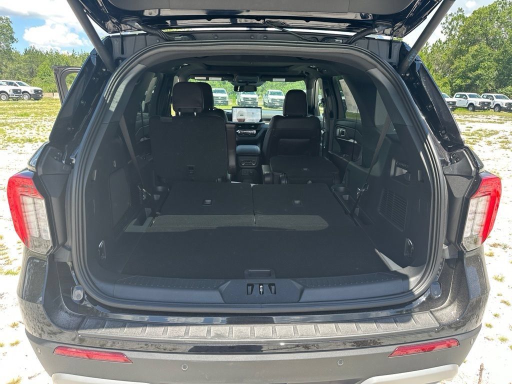New 2026 Ford Explorer Platinum RWD image 29