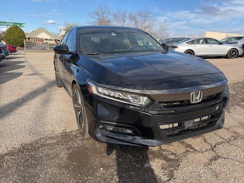 Used 2018 Honda Accord Sport image 10