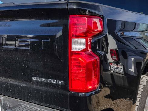 Used 2023 Chevrolet Silverado 1500 Custom image 12