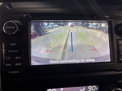 Used 2017 Nissan Titan SV image 10