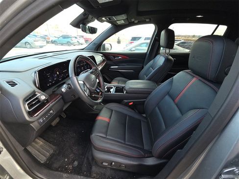 Used 2024 Chevrolet Traverse RS image 9