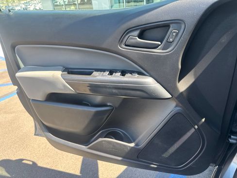 Used 2018 Chevrolet Colorado W/T w/ WT Convenience Package RWD image 5