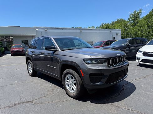 Used 2025 Jeep Grand Cherokee Laredo w/ Luxury Tech Group I AWD/4WD image 20
