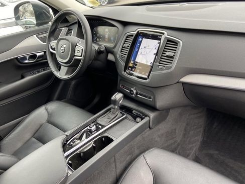 Used 2022 Volvo XC90 T5 Momentum w/ Climate Package image 24