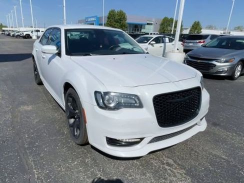 Used 2022 Chrysler 300 Touring L w/ Comfort Group RWD image 4