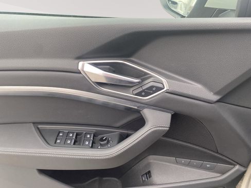 Used 2021 Audi e-tron Premium w/ Convenience Plus Package image 12