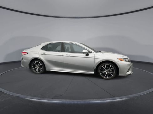 Used 2019 Toyota Camry SE image 9