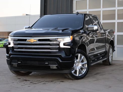 Used 2025 Chevrolet Silverado 1500 High Country w/ High Country Premium Package image 3