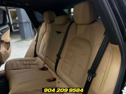 Used 2018 Porsche Macan AWD/4WD image 27
