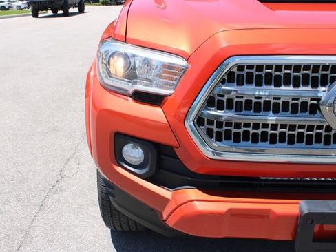 Used 2017 Toyota Tacoma TRD Off-Road AWD/4WD image 37