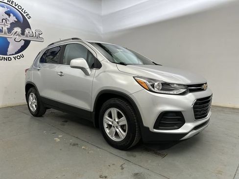 Used 2018 Chevrolet Trax LT w/ LT Convenience Package FWD image 12