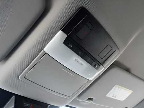Used 2024 Nissan Rogue SV FWD image 18