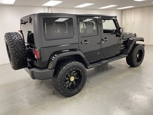 Used 2017 Jeep Wrangler Unlimited Sahara image 6