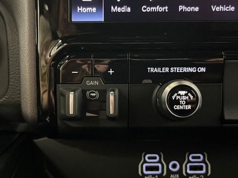 Used 2025 RAM 1500 Laramie w/ Trailer Tow Group AWD/4WD image 32