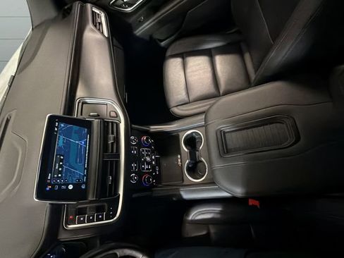 Used 2022 Chevrolet Tahoe Z71 w/ Luxury Package AWD/4WD image 22